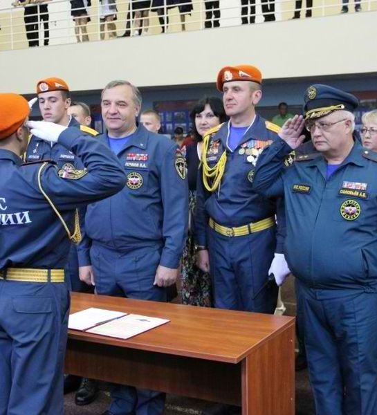 Глава МЧС России Владимир Пучков провел торжественное приведение к присяге курсантов первого курса