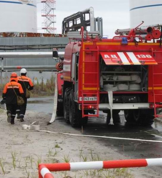 Пожарные Югры отработали навыки тушения пожаров на объектах нефтегазового комплекса
