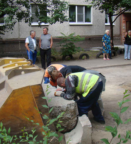 В Воронеже демонтируют незаконные ограждения во дворах многоквартирных домов