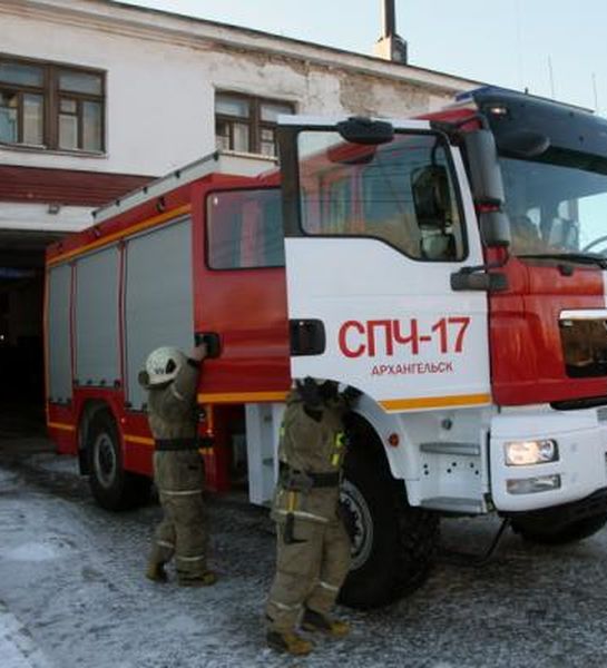 Парк техники архангельских спасателей пополнился уникальным пожарным автомобилем