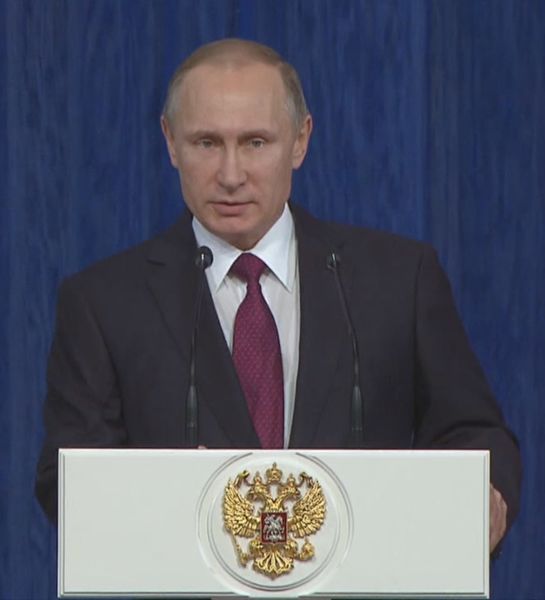 На концерте, посвящённом празднованию Дня спасателя, Путин поздравил всех сотрудников и ветеранов МЧС России
