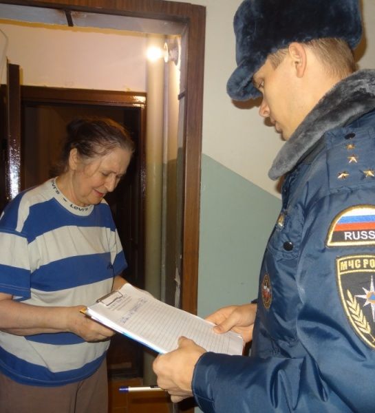 В жилом многоквартирном доме Екатеринбурга прошла плановая проверка противопожарного состояния