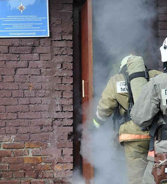 В Приморье курсанты академии ГПС МЧС России учатся тушить пожары на полигоне