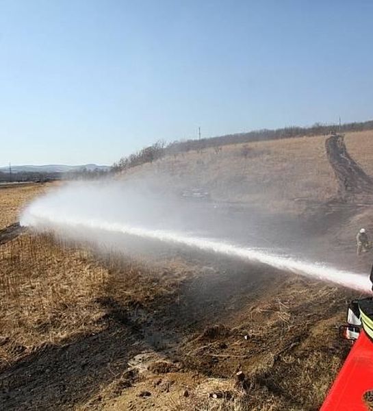 Огнеборцы ликвидируют майские пожары в Приморье