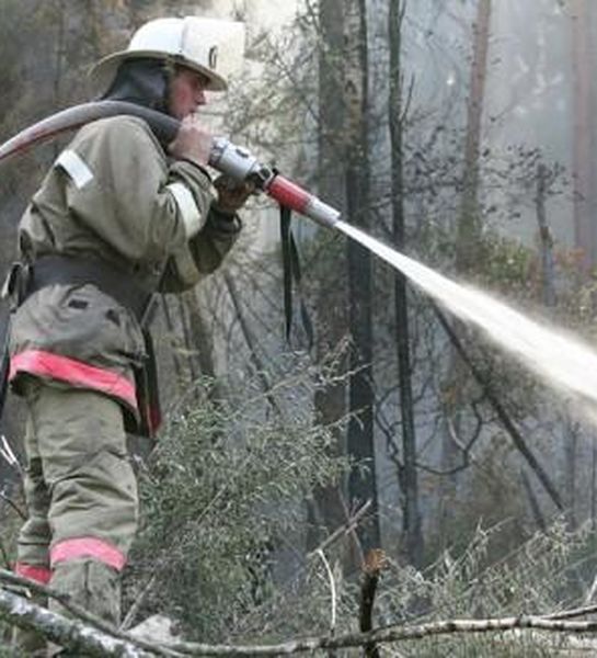 Пожарные ведут активную борьбу с природными пожарами в Сибирском федеральном округе