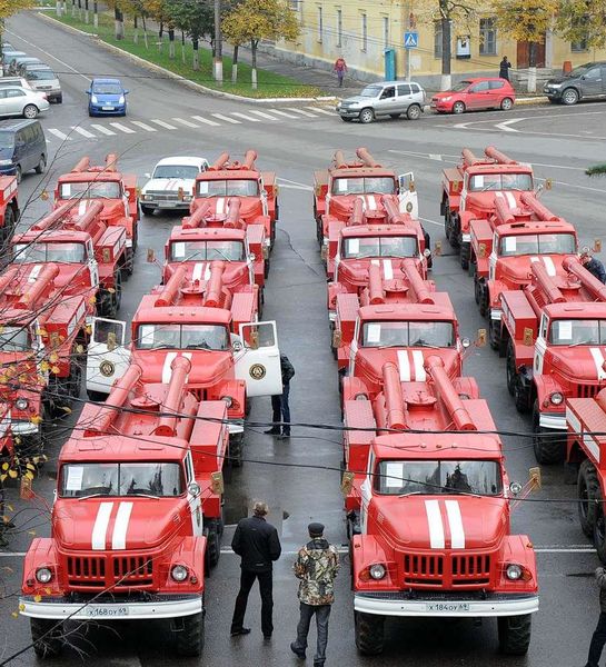 В День Пожарной Охраны по городам страны планируется прохождение колонн пожарных машин