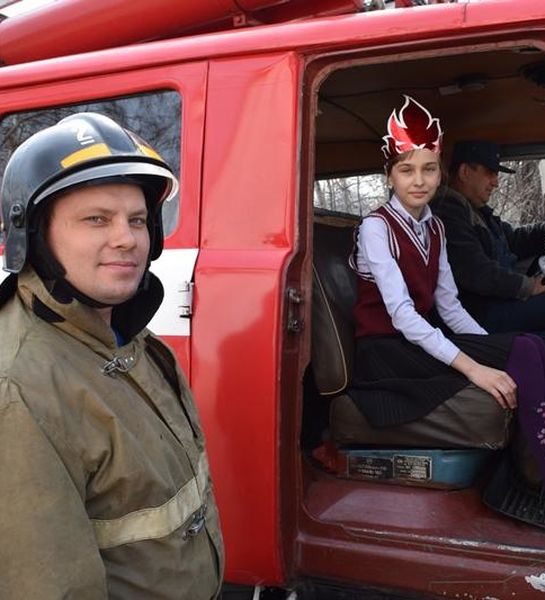 Кузбасские школьники поставили спектакль о пожарной безопасности