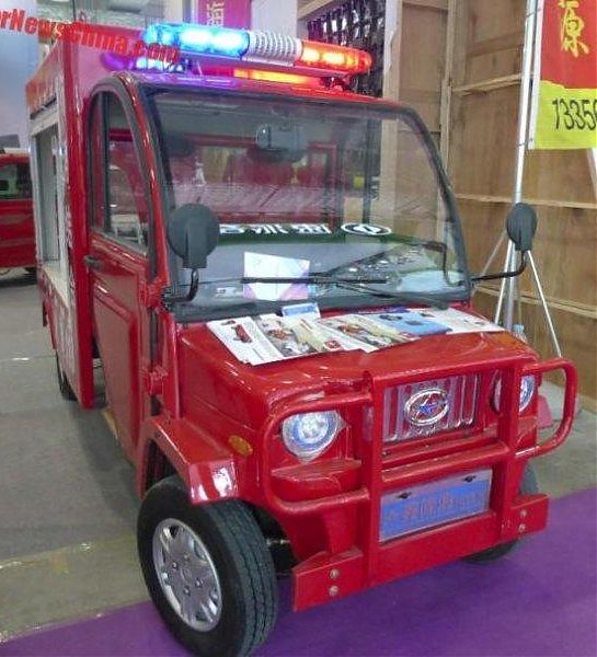 Самый маленький пожарный электромобиль представили в Китае