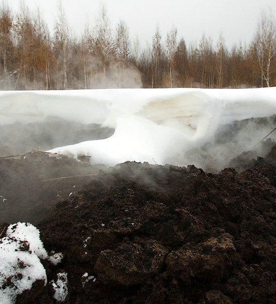 В Качугском районе Иркутской области под снегом горит торф