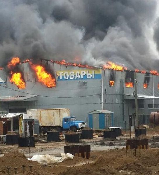 В Ростове-на-Дону пожарные ликвидировали открытое горение в павильоне на рынке 