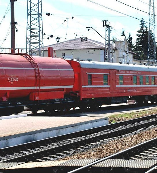 На Свердловской железной дороге появилось два новых пожарных поезда