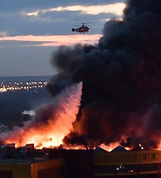 Один из крупнейших пожаров произошел строительном рынке в Москве