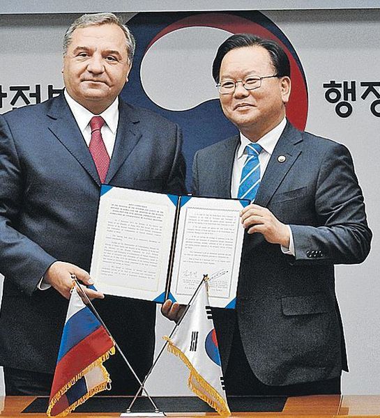 В Сеуле глава МЧС России Владимир Пучков провел встречу со своим корейским коллегой