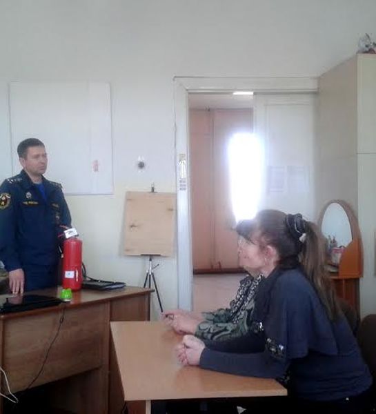 В Октябрьском районе Приморского края сотрудники МЧС расказали о пожарной безопасности