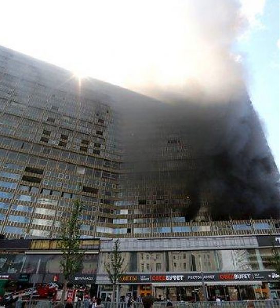 В Москве на Новом Арбате загорелось здание Правительства города Москвы