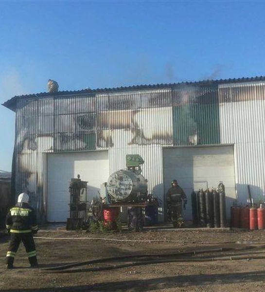  Пожарные в Ангарске тушили склад с 300 пропановыми, ацетиленовыми и кислородными баллонами