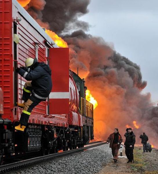 Усиленные меры пожарной безопасности на железной дороге действуют в Красноярском крае