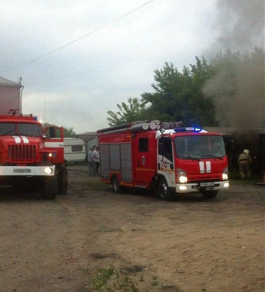В Омске ассенизаторская машина помогала тушить пожар