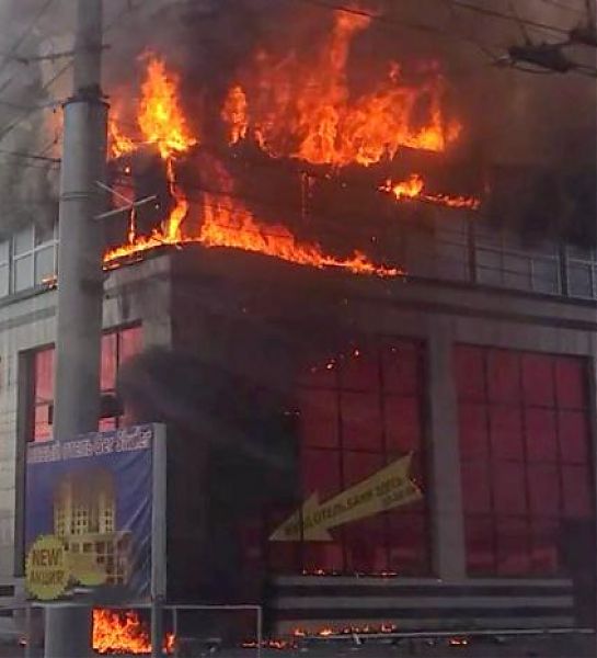 При пожаре в здании гостиничного комплекса в Омске спасены 25 человек