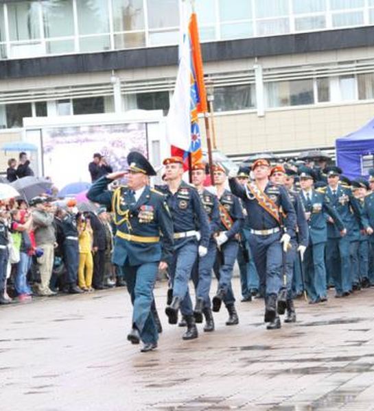 В Екатеринбурге прошла торжественная церемония выпуска специалистов ГПС МЧС России