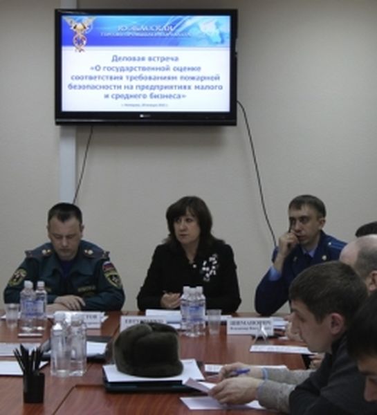 Сотрудники МЧС Кузбасса приняли участие в деловой встрече с предпринимателями