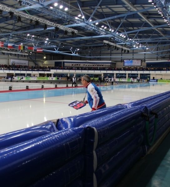 Специалисты МЧС участвуют в обеспечении безопасности Чемпионата Европы по конькобежному спорту
