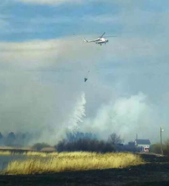 Авиация МЧС России защитила от огня деревню в Челябинской области