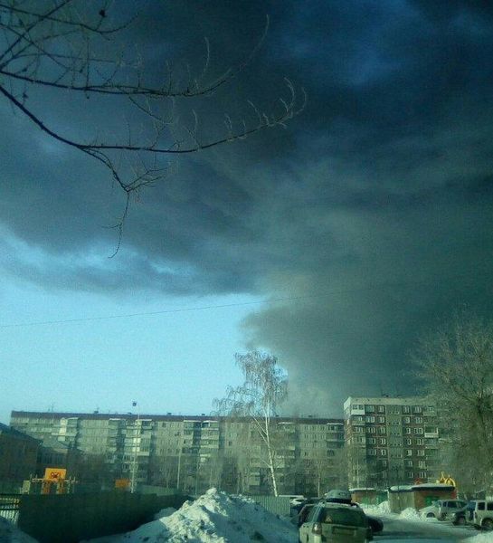 В Новосибирске произошел пожар на складе с шинами