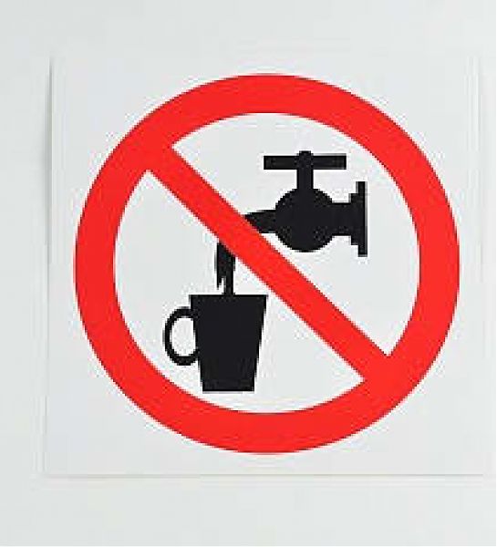 Знак 'Запрещается использовать в качестве питьевой воды' (ГОСТ Р 12.4.026-2001) 200х200 мм