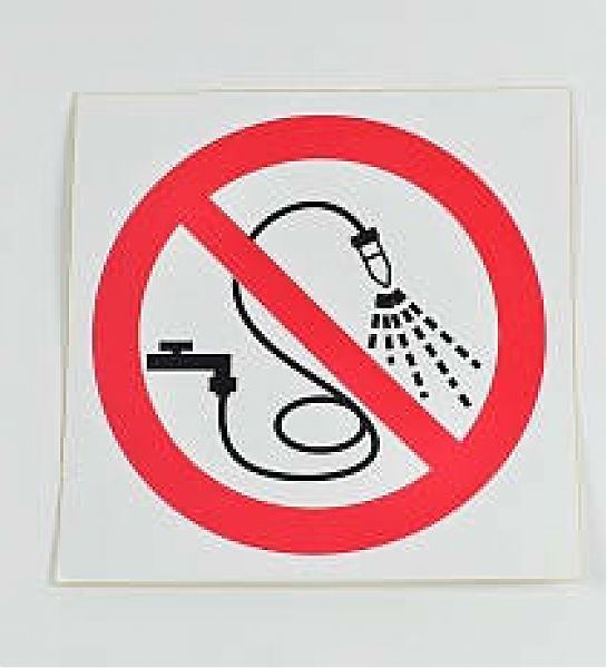 Знак 'Запрещается разбрызгивать воду' (ГОСТ Р 12.4.026-2001) 200х200 мм