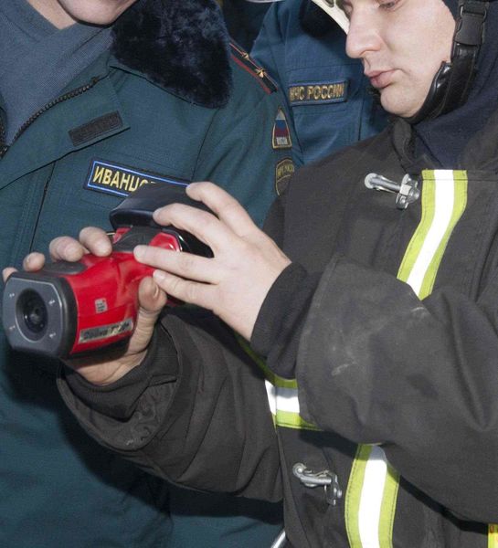 Московские пожарные получили современные тепловизоры для поиска пострадавших в пожаре