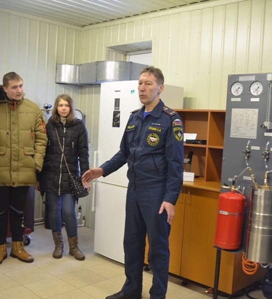 Камчатские студенты побывали на экскурсии в «Испытательной пожарной лаборатории по Камчатскому краю»