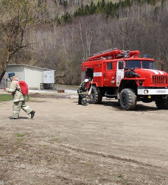 На Сахалине добровольные пожарные тренировались тушить природные пожары