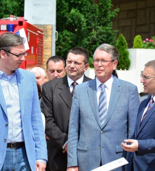Россия передала Сербии новую пожарно-спасательную технику