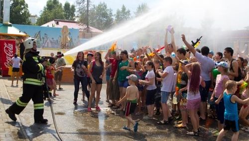 В день Ивана Купалы томичей обольют водой из пожарной машины