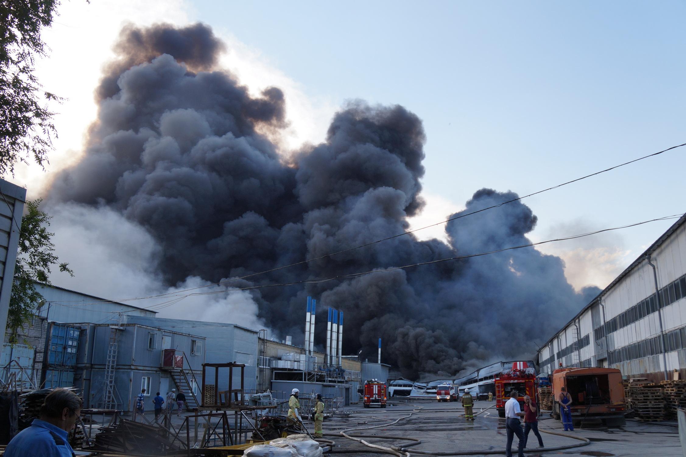 Пожар на складе лакокрасочных изделий в Самаре